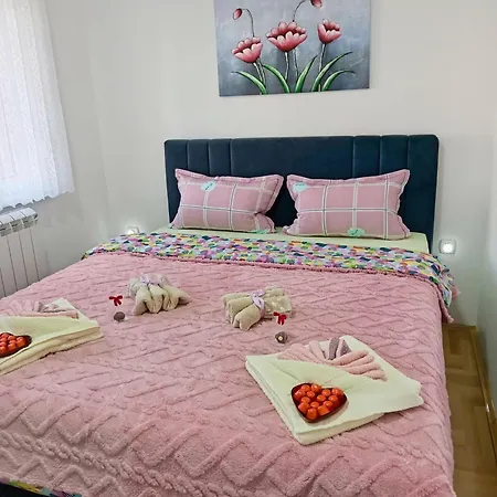 Apartment Lara *