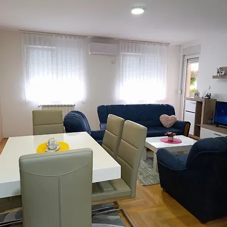 Apartment Lara