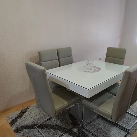 Lara Apartment *