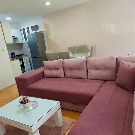 Apartment Lara *